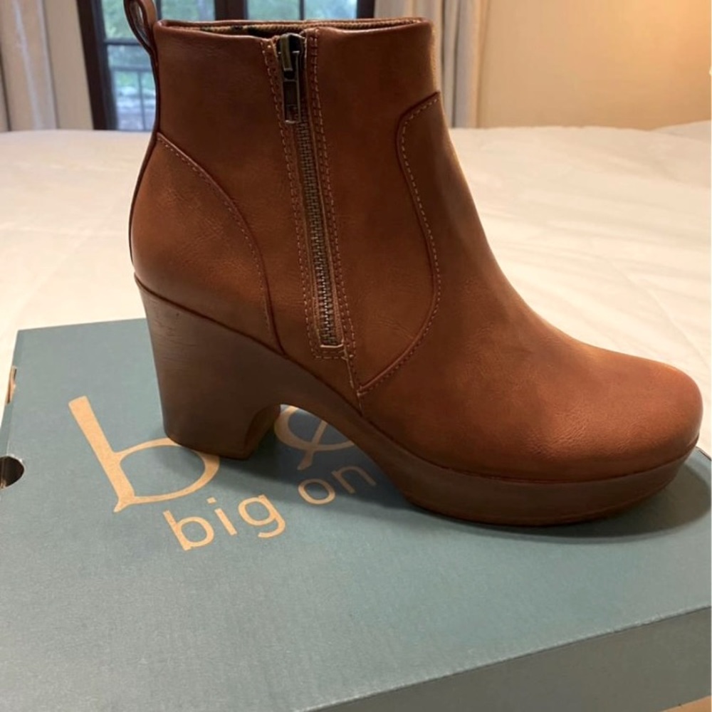 NEW Brown Platform Booties by b.o.c. Size 9